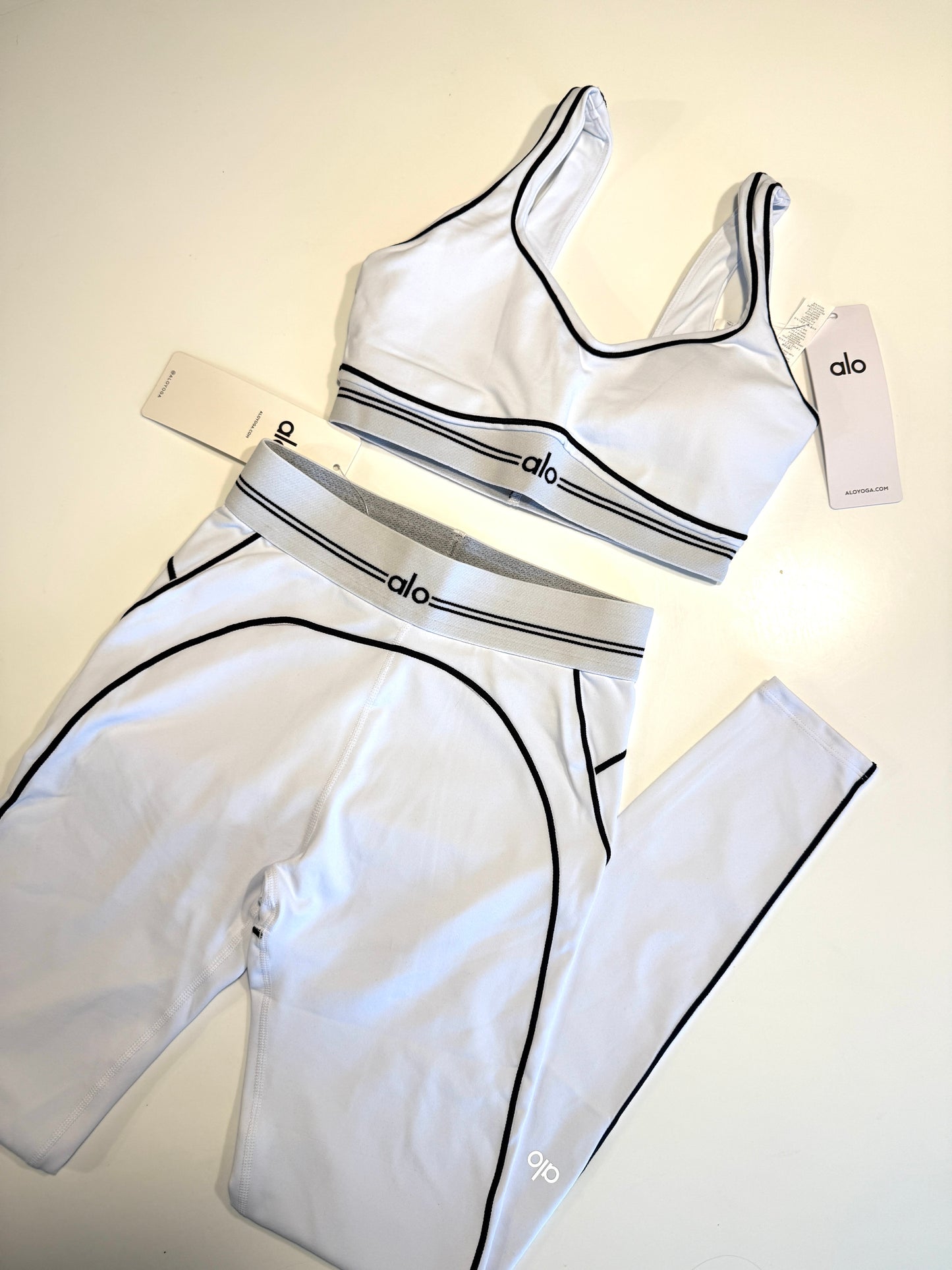 White & Black Contrast Set